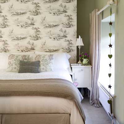 Ideas para decorar un dormitorio con papel pintado y pintura. | Mil