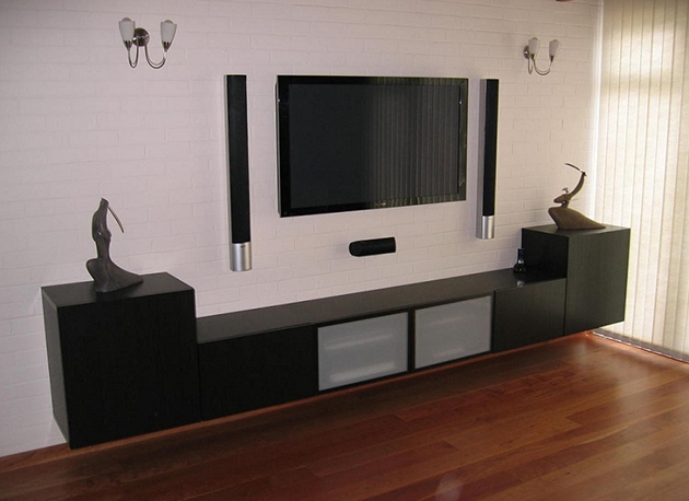 Idea para montar un mueble TV BESTA IKEA para el salón, en negro mate