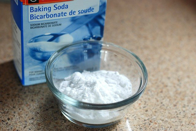 Bicarbonato y vinagre como remedio casero para desatascar el fregadero