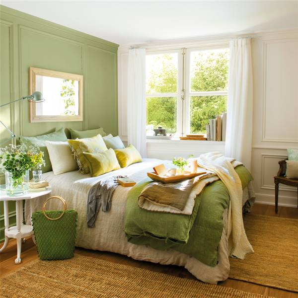 Un dormitorio que combina color verde y beige en paredes