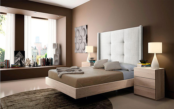 Un dormitorio que combina color marrón con marrón