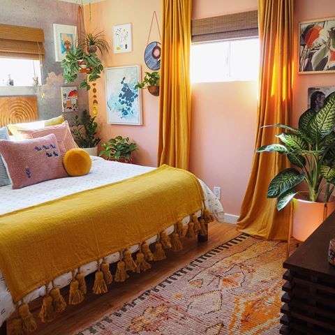 Colores que combinan con mostaza en paredes y decoración