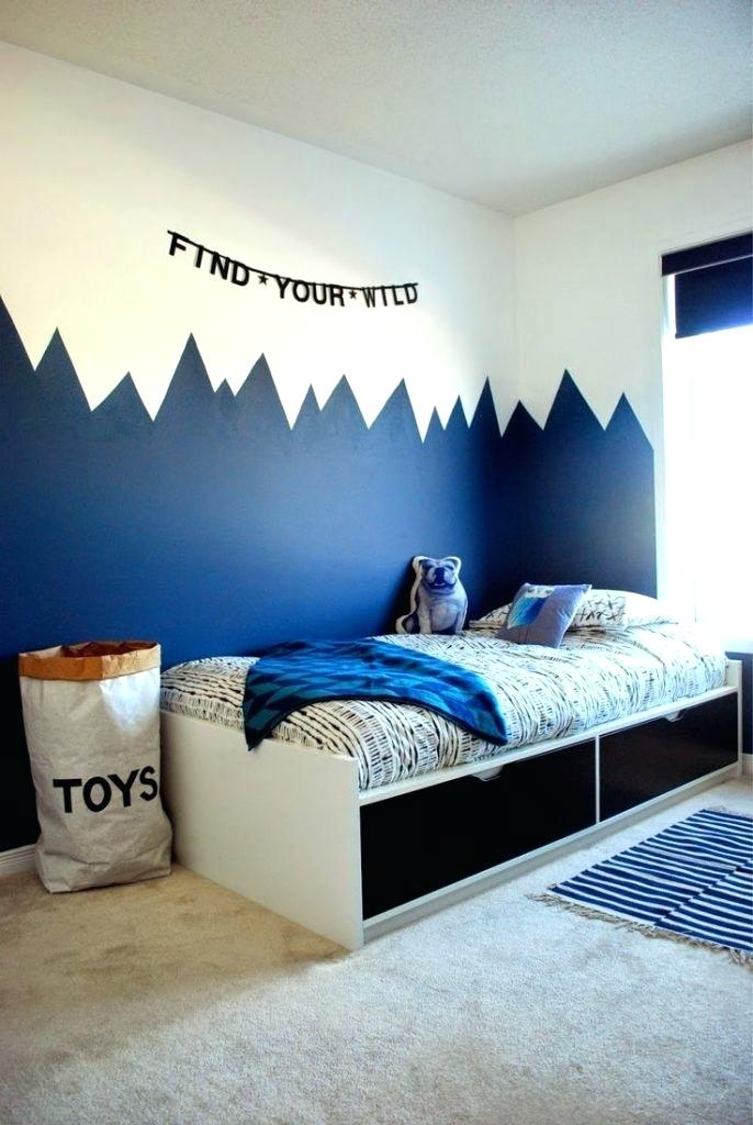 Una habitación infantil pintada de color azul con picos