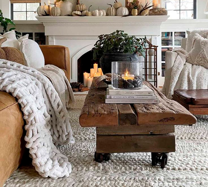 Salón con mesa de centro de madera de calidad