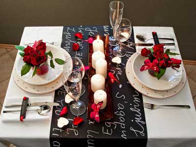 Así llamado Anormal leyendo 15 fotos e ideas para decorar una mesa en San Valentín.