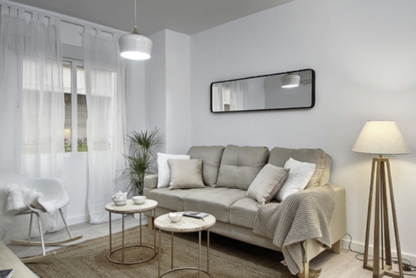 Ruang tamu kecil dalam gaya Nordic yang elegan