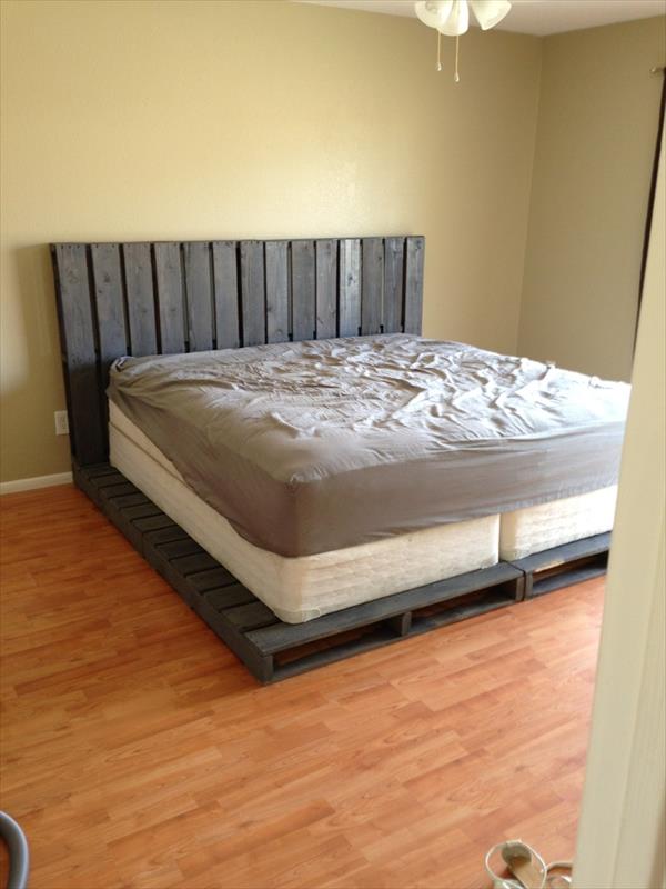 Haz una cama con palets de madera y decora y amuebla tu casa gratis