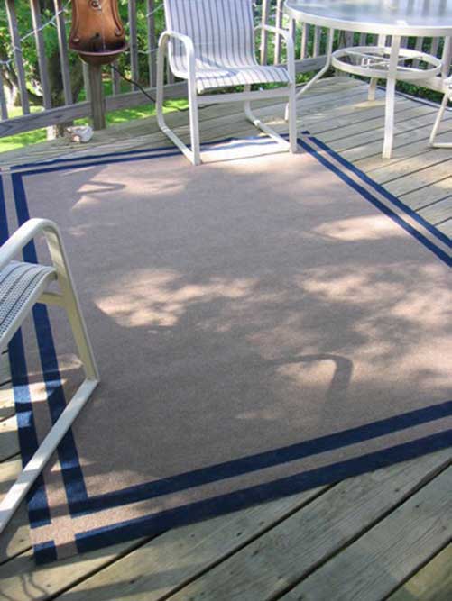 Una simple cenefa pintada en la alfombra para lucir alfombra nueva