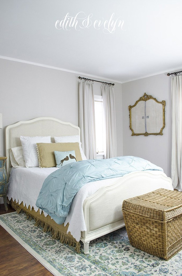 Un dormitorio pintado en tonos fríos