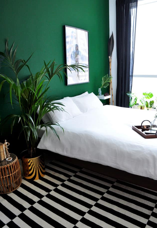 Elegante y actual dormitorio pintado en verde