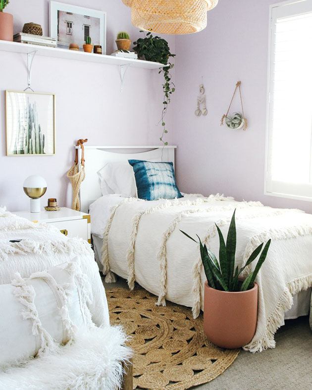 Un dormitorio infantil en color lavanda