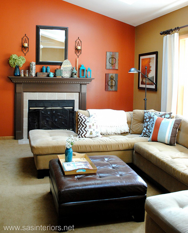 Un salón con las paredes pintadas en naranja butano