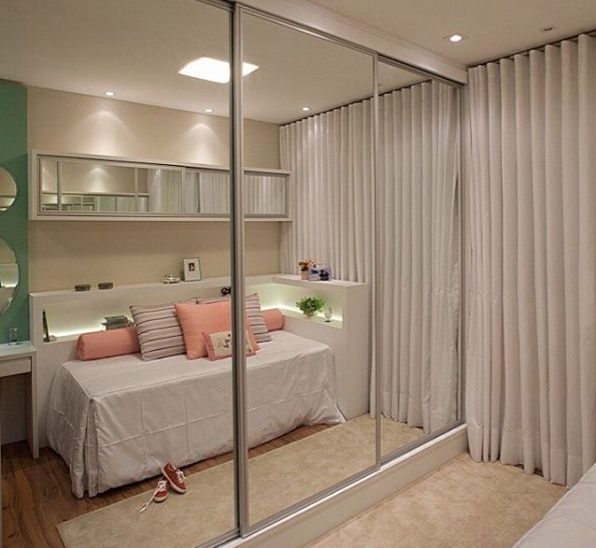 Cómo hacer un dormitorio más luminoso: Espejos en los armarios