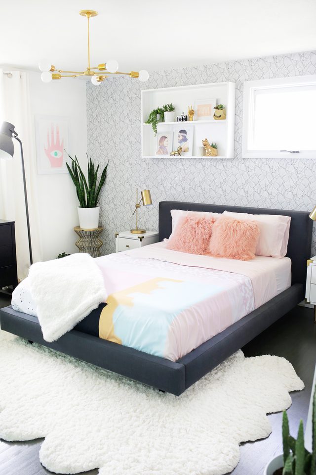 Cómo hacer un dormitorio más luminoso: Alfombras en tonos claros