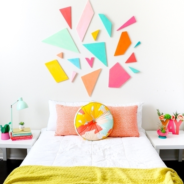 Idea para hacer un cabecero barato y fácil: Con corcho pintado de colores