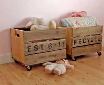 Cajas de madera decoradas como jugueteros