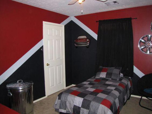 Un dormitorio, cuarto o habitación moderna pintada y decorada en rojo y negro