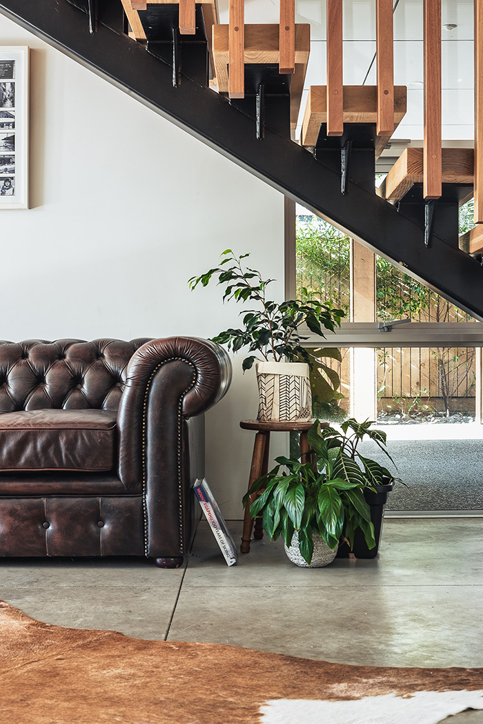 Mobilier de epoca intr-o casa moderna