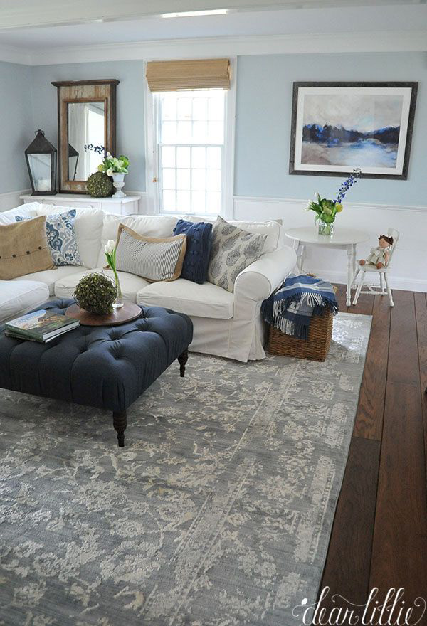 Sala de estar o salita pintada y decorada en azul y blanco