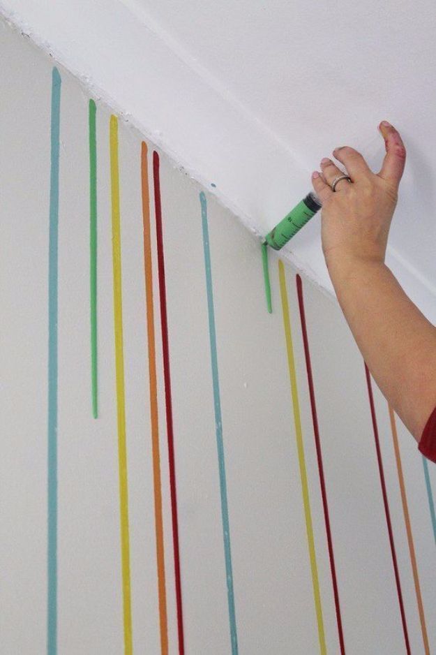 Idea para hacer rallas y líneas multicolor en la pared con una jeringuilla