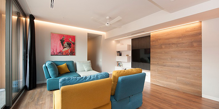 Integrated wood pallet television stand in the living room