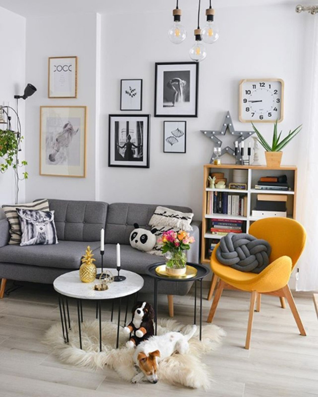 Do you have a small living room? Put a round coffee table